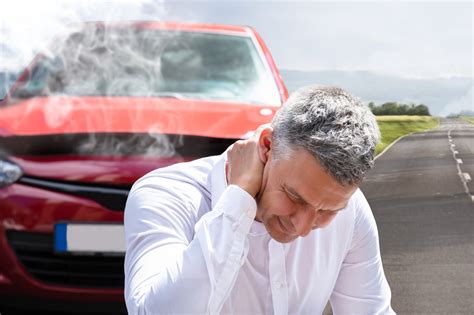 What Should You Do For Neck Pain After a Car Accident? - Injury Doctor