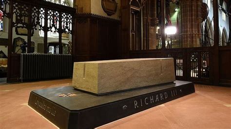 Richard III's tomb unveiled at Leicester Cathedral - BBC News