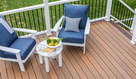 Best Decking Material: Wood, Vinyl, or Composite | Deck Material Options