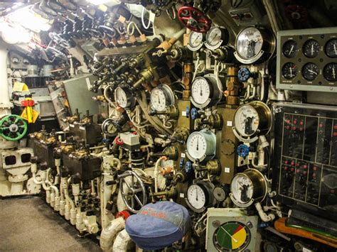 A photo tour of the Oberon-class HMAS Ovens submarine (pictures) - CNET