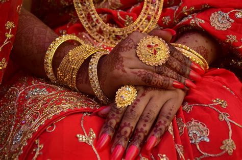 South Asian women in Peel region can’t find bank lockers to store ancestral gold - New Canadian ...