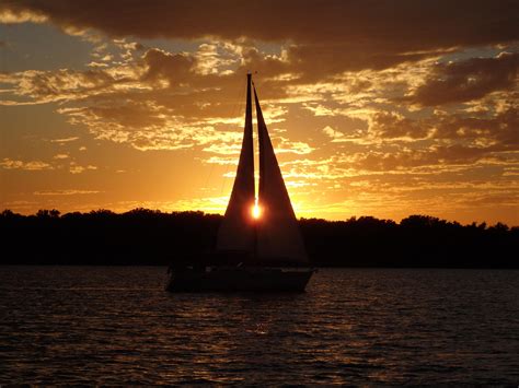 Sunset sailboat on Lake Travis : r/sailing