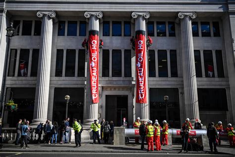 PRESS RELEASE: Greenpeace activists drop banner, occupy Canadian High Commission in U.K ...