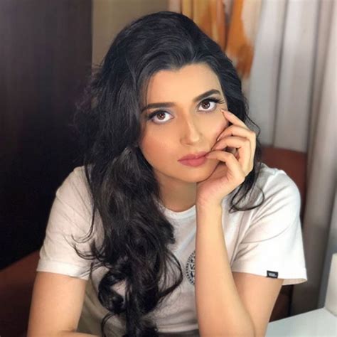 Nimrat Khaira Biography, Wiki, Birthday, Age, Height, Boyfriend, Family, Career, Instagram, Net ...