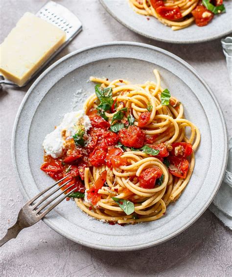 Bucatini Pasta with Sheet Pan Tomato Sauce - Familystyle Food