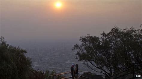 Chile forest fires spark health alert as smoke spreads - BBC News