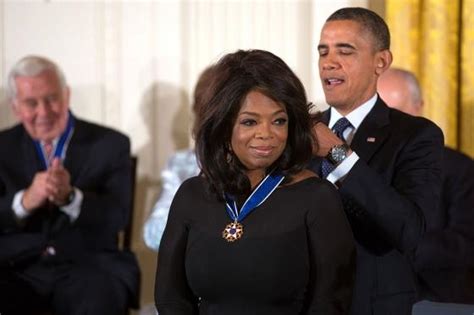 Oprah-Winfrey_receives_2013_Presidential_Medal_of_Freedom-Public-Domain ...