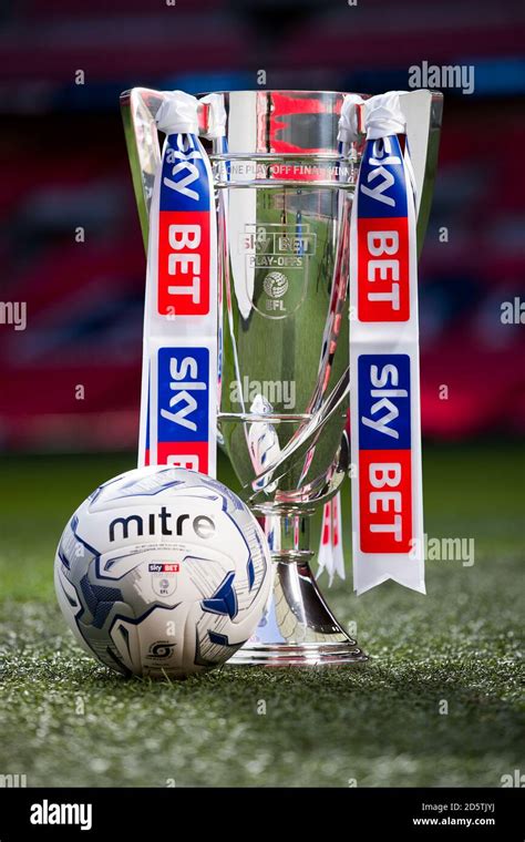 Efl championship trophy view hi-res stock photography and images - Alamy