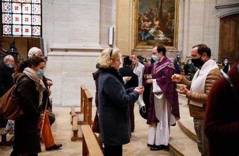 Catholics in France return to Mass in limited numbers