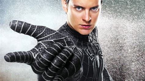 Tobey Maguire And Andrew Garfield Are Suited Up With Tom Holland In ...