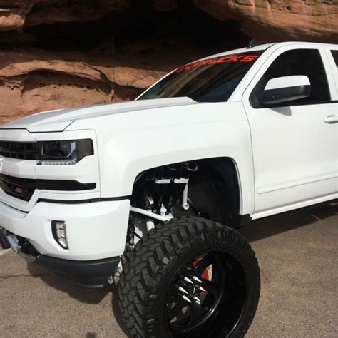 3gcukrec6gg131619 - 2016 Chevy Silverado Z71 Lifted Custom Sema