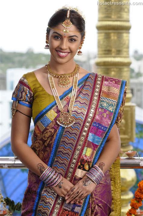 Richa Gangopadyay in Traditional Dress - Indian Sari - Photos - Funrahi