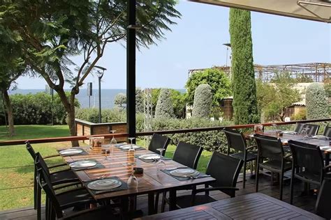 The Peninsula Restaurant & Gardens | My Lebanon Guide