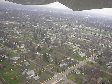 Battle Creek, MI : Arial photo coming into Duncan Aviation at Kellogg Airfield in Battle Creek ...