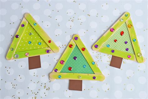 Simple Craft for Kids: Popsicle Stick Christmas Trees - Make and Takes