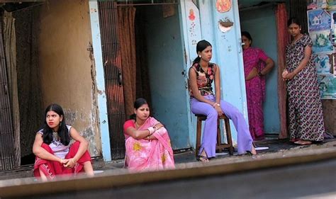 Kolkata Sex Workers From Asia's Biggest Red Light Area Sonagachi Train to Become Chefs for Durga ...