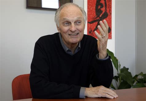 Alan Alda wants scientists to cut out the jargon