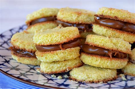 Alfajores de coco y dulce de leche / Recetas dulces, fáciles y ricas ...