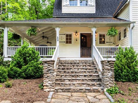 Victorian farmhouse in Georgia gets transformed with charming details