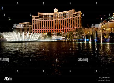 Bellagio Hotel Fountain Show, Las Vegas, Nevada Stock Photo - Alamy