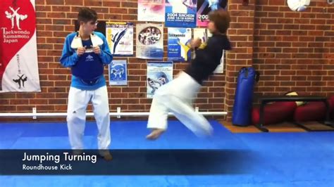 TORNADO KICK IN SPARRING| SPINNING ROUND KICK - YouTube