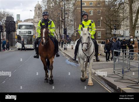 Metropolitan Police on a mission in Central London Stock Photo - Alamy