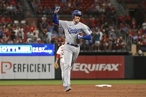 Freddie Freeman Reacts to 300th Career Home Run, Dodgers Celebrating ...