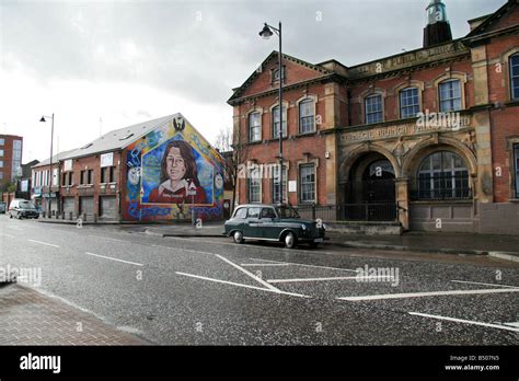 Bobby sands mural hi-res stock photography and images - Alamy