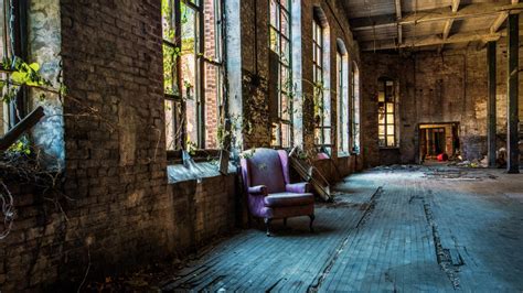 Abandoned buildings photo series shows beauty in urban decay