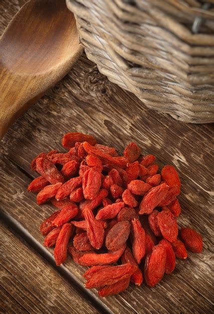 Premium Photo | Dried goji berries