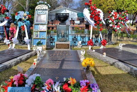 Elvis Presley’s Grave at Graceland in Memphis, Tennessee - Encircle Photos