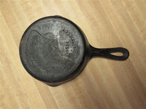 BlindSquirrelAuctions - Wagner Cast Iron Skillet 1053 E