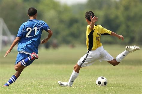 5 Perks For Teens Who Participate In Football