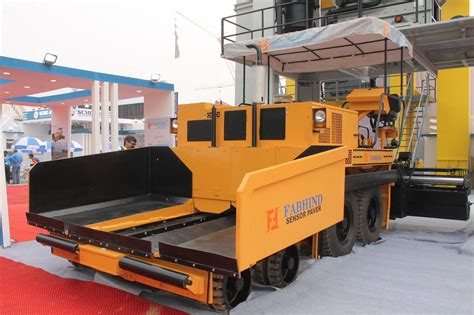 Road Paver Machine, Canal Paver, Concrete Canal Paving Machine, कंक्रीट ...