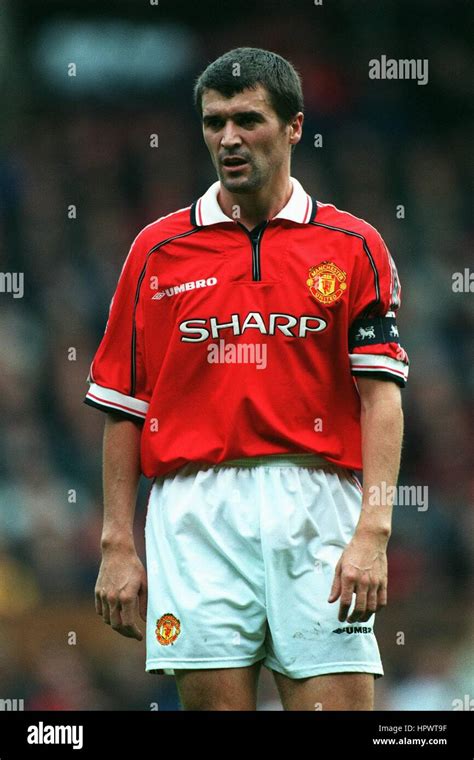 ROY KEANE MANCHESTER UNITED FC 17 October 1998 Stock Photo - Alamy