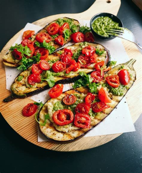 Grilled eggplants – Aubergine recipe with tomatoes and pesto