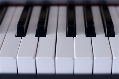 Free Stock Photo 4021-8 piano keys | freeimageslive