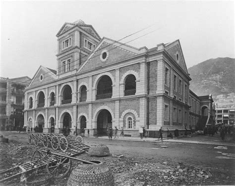 The Central Markets in Victoria,Hong Kong in 1895. 🌹