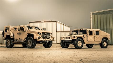 Ruim honderd oude leger-Humvees in de veiling - TopGear Nederland