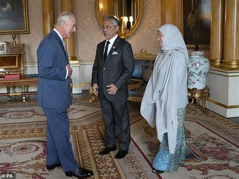 Back to work in London! King Charles welcomes King and Queen of Malaysia to Buckingham Palace as ...