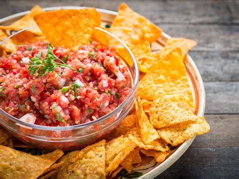 Salsa pour servir avec nachos : Recette de Salsa pour servir avec nachos