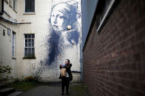 Why Banksy Is (Probably) a Woman - Bloomberg