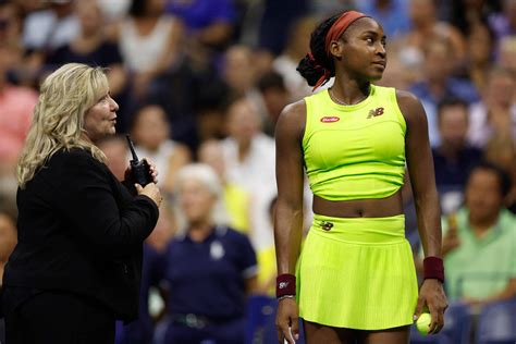 US Open women's semi-final resumes after climate protest disruption