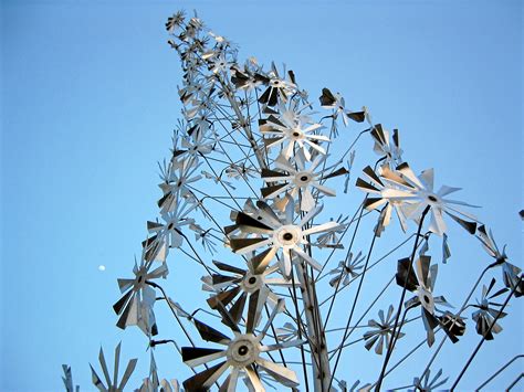 File:Modern Art Sculpture in Garden of Five Senses, Delhi.jpg - Wikipedia