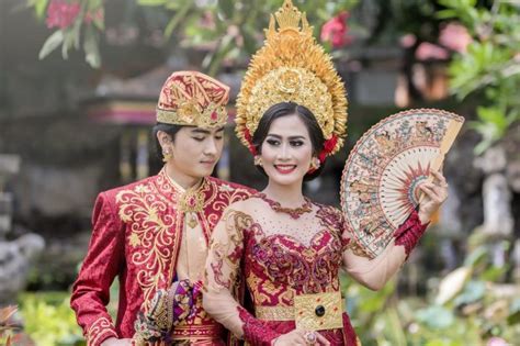 Pakaian Adat Bali - GALERI NUSANTARA