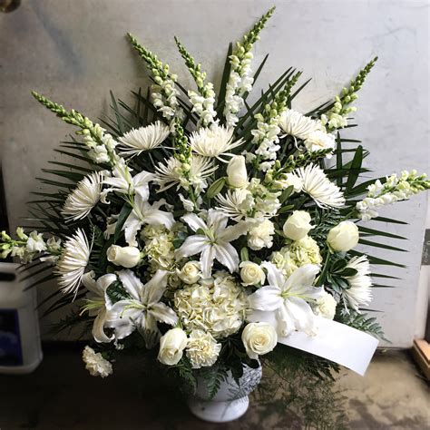 Evans All White Mixed Funeral Urn in Peabody, MA | Evans Flowers