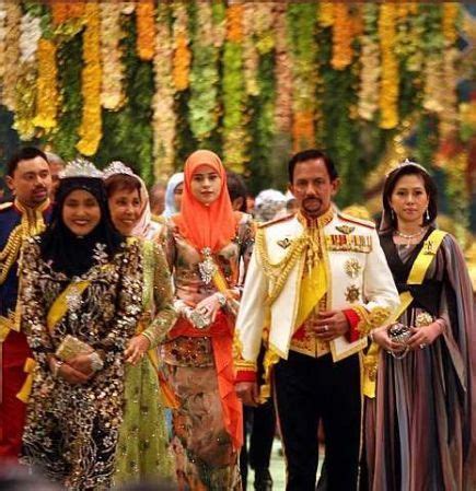 Malaysian Hollywood 2.0: Sultan of Brunei divorced Azrinaz