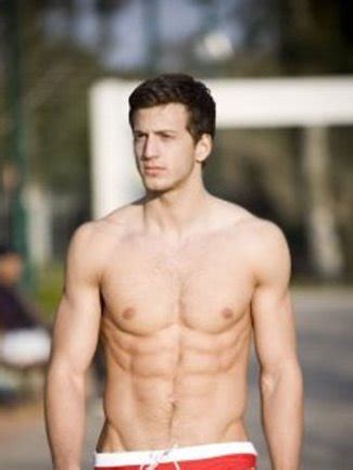 Eight Pack Abs Workout Video Guide: Sculpt Your Washboard Like a Model | Page 2 | Famewatcher