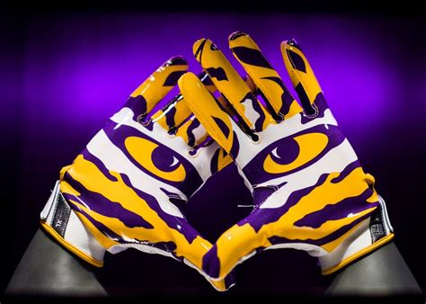 Smooth 👌🔥🏈🐯💜💛 Lsu Tigers Football, Geaux Tigers, Lsu Fans, Football ...