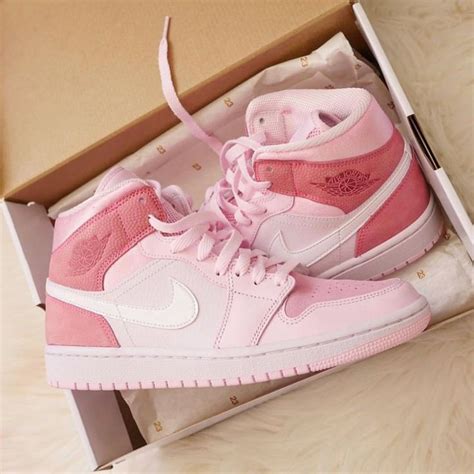 Cute Nike Shoes, Cute Sneakers, Pink Sneakers, Pink Shoes, Jordans Sneakers, Sneakers Sale ...